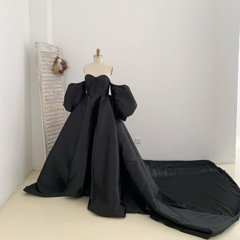 Reathua black dress